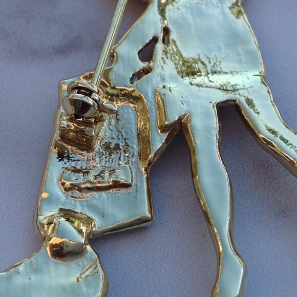 Christmas Brooch High Heeled Lady Struggles w Dog & Multiple Gift Boxes Vintage - Picture 7 of 8